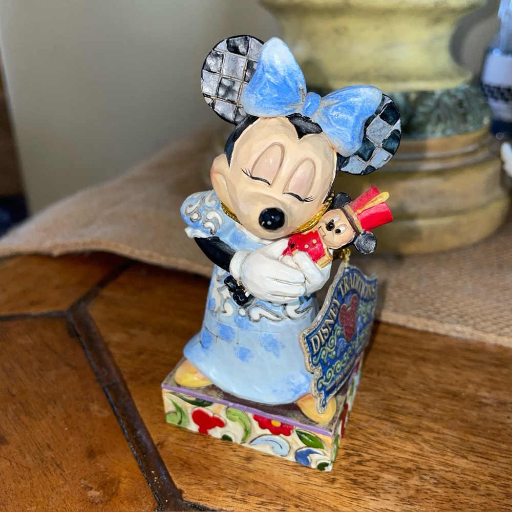 Jim Shore Disney Traditions Minnie Mouse as Marie,